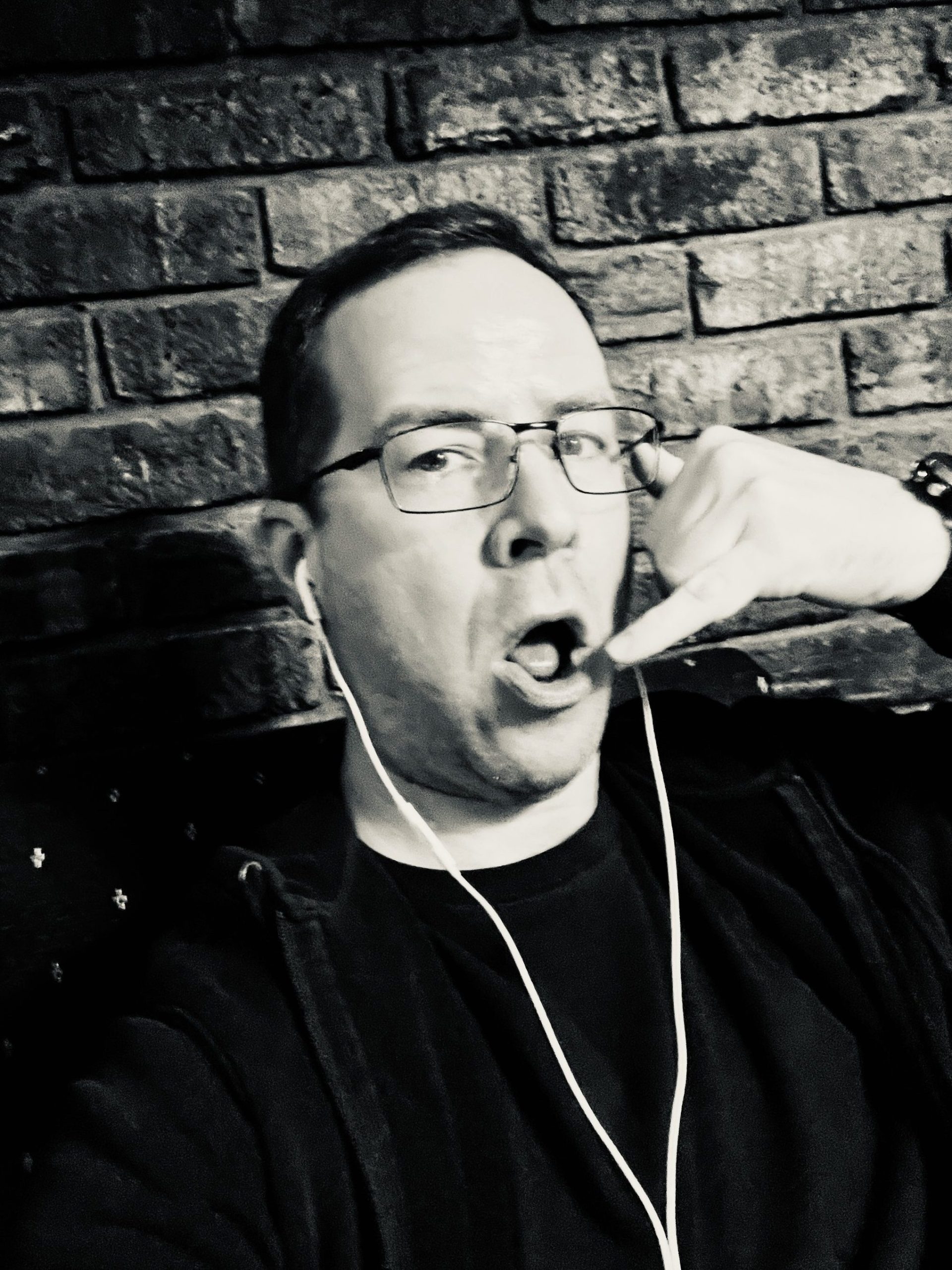A photo of Founder Dave Bezuidenhout gesturing to call.